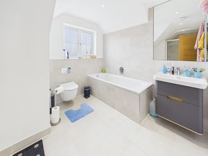 ENSUITE BATHROOM- click for photo gallery